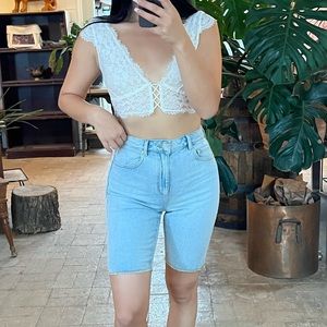 NWOT LIGHT WASH JEAN SHORTS